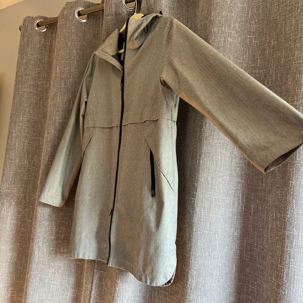 Mondetta brand tailored gray hooded women's zippered raincoat - size Large - Picture 2 of 16